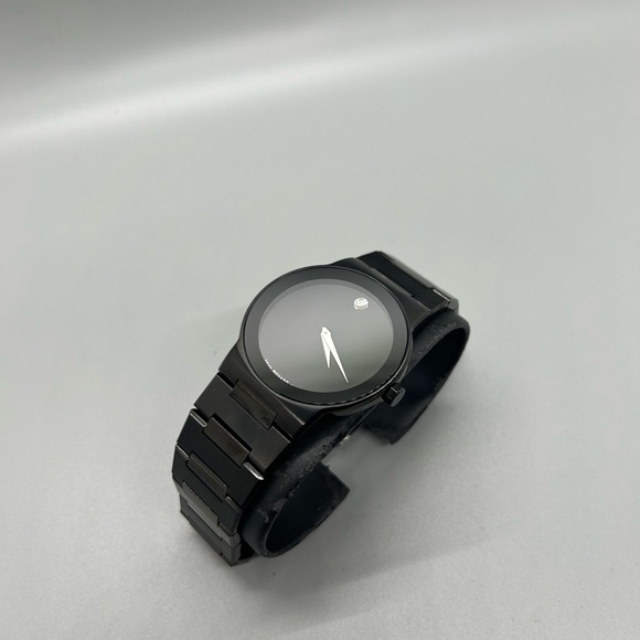 Movado Safiro Men's Watch in great shape only wore it a few